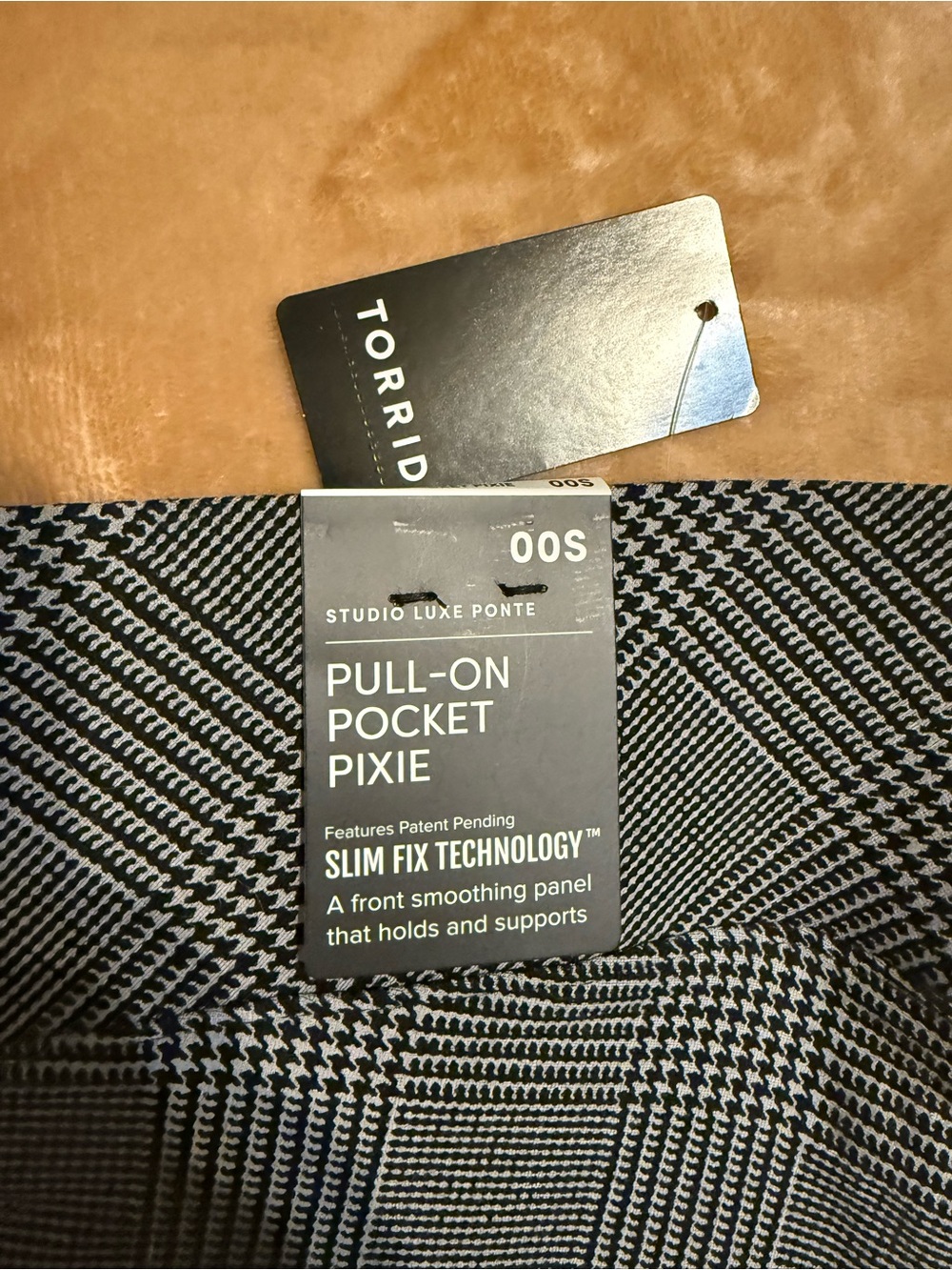 Torrid Pull-On Pocket Pixie Black & White Glen Plaid Ponte Pants 00 Short